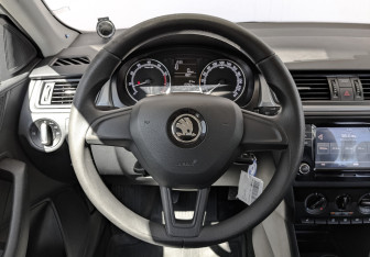 Подержанный автомобиль Skoda Rapid Liftback 2019 года (22 фото)