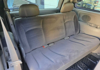 Подержанный автомобиль Dodge Caravan 2004 года (12 фото)