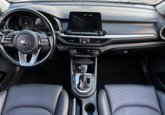 Подержанный автомобиль Kia K3 Sedan 2019 года (12 фото)
