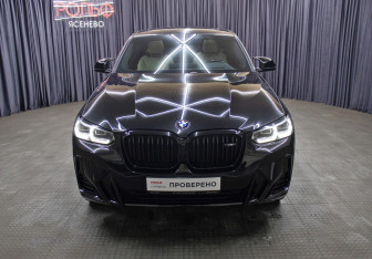 Подержанный автомобиль BMW X4 2021 года (2 фото)