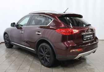 Подержанный автомобиль Infiniti QX50 2017 года (6 фото)