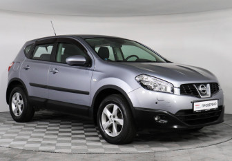 Подержанный автомобиль Nissan Qashqai 2012 года (3 фото)