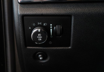 Подержанный автомобиль Jeep Grand Cherokee 2012 года (20 фото)