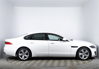 Подержанный автомобиль Jaguar XF Sedan 2016 года (4 фото)
