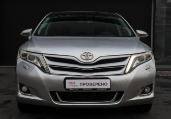 Подержанный автомобиль Toyota Venza 2014 года (2 фото)