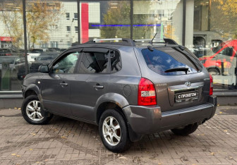 Подержанный автомобиль Hyundai Tucson 2008 года (6 фото)