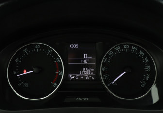 Подержанный автомобиль Skoda Rapid Liftback 2016 года (7 фото)