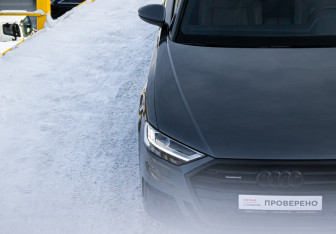 Подержанный автомобиль Audi A8 2019 года (20 фото)