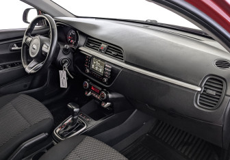 Подержанный автомобиль Kia Rio Hatchback 2019 года (11 фото)