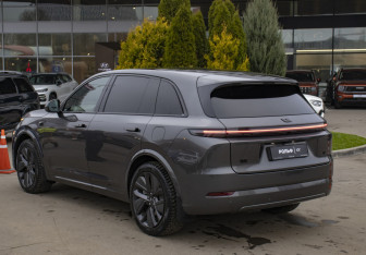 Подержанный автомобиль LiXiang L7 2024 года (7 фото)