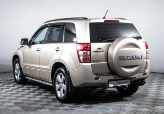 Подержанный автомобиль Suzuki Grand Vitara 2010 года (7 фото)