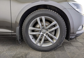 Подержанный автомобиль Volkswagen Passat Sedan 2017 года (12 фото)