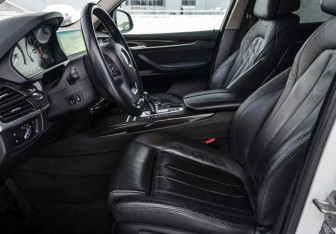 Подержанный автомобиль BMW X5 2014 года (12 фото)