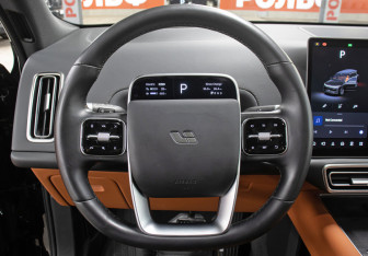 Подержанный автомобиль LiXiang L9 2023 года (17 фото)