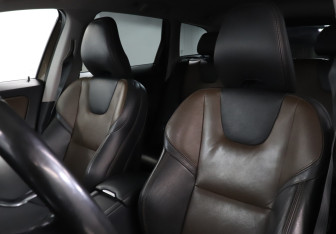 Подержанный автомобиль Volvo XC60 2015 года (17 фото)