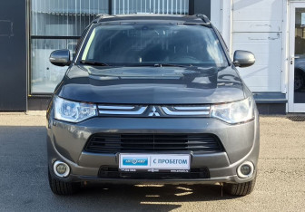 Подержанный автомобиль Mitsubishi Outlander 2014 года (2 фото)