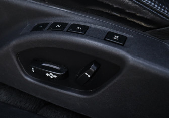 Подержанный автомобиль Volvo V60 2011 года (14 фото)