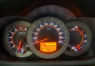 Подержанный автомобиль Toyota RAV4 2007 года (26 фото)