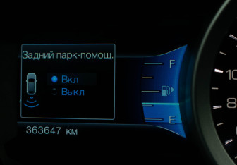 Подержанный автомобиль Ford Explorer 2014 года (16 фото)