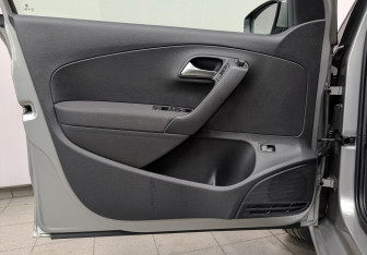 Подержанный автомобиль Volkswagen Polo Sedan 2018 года (19 фото)