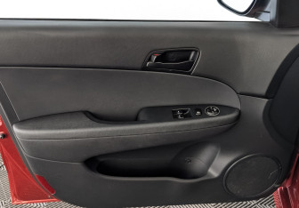 Подержанный автомобиль Hyundai i30 Hatchback 2011 года (19 фото)