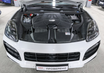 Подержанный автомобиль Porsche Cayenne 2020 года (9 фото)