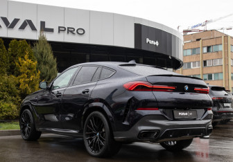Подержанный автомобиль BMW X6 2019 года (5 фото)