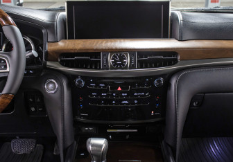 Подержанный автомобиль Lexus LX 2017 года (14 фото)