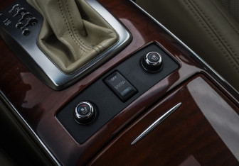 Подержанный автомобиль Infiniti QX70 2014 года (21 фото)