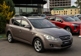 Подержанный автомобиль Kia Ceed Wagon 2007 года (2 фото)
