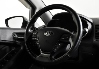 Подержанный автомобиль Kia Cerato Sedan 2018 года (12 фото)