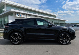 Подержанный автомобиль Porsche Cayenne 2021 года (4 фото)