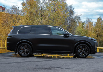 Подержанный автомобиль LiXiang L9 2023 года (3 фото)