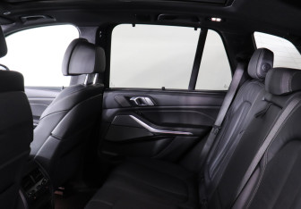 Подержанный автомобиль BMW X5 2021 года (14 фото)