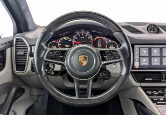 Подержанный автомобиль Porsche Cayenne 2019 года (22 фото)