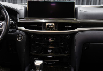 Подержанный автомобиль Lexus LX 2021 года (16 фото)
