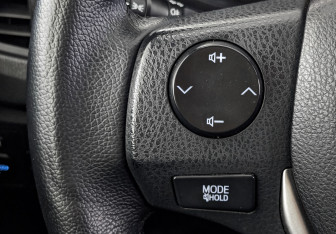 Подержанный автомобиль Toyota Corolla Sedan 2013 года (26 фото)