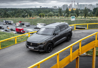 Подержанный автомобиль Volkswagen Touareg 2019 года (3 фото)
