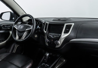 Подержанный автомобиль Changan CS35 2014 года (5 фото)