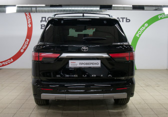 Подержанный автомобиль Toyota Sequoia 2025 года (5 фото)