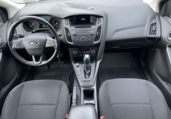 Подержанный автомобиль Ford Focus Hatchback 2016 года (10 фото)