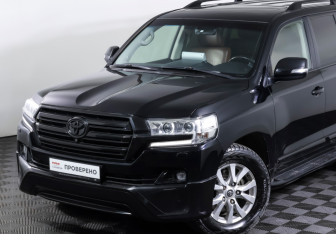 Подержанный автомобиль Toyota Land Cruiser Suv 2015 года (23 фото)