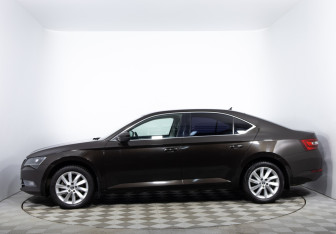 Подержанный автомобиль Skoda Superb Liftback 2017 года (8 фото)