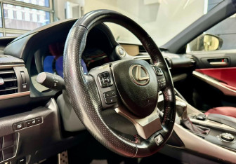 Подержанный автомобиль Lexus IS Sedan 2020 года (14 фото)