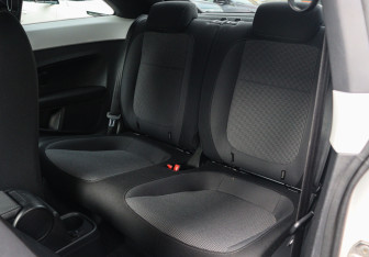 Подержанный автомобиль Volkswagen Beetle Hatchback 2014 года (8 фото)