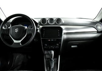 Подержанный автомобиль Suzuki Vitara 2019 года (10 фото)