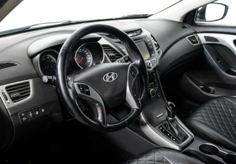 Подержанный автомобиль Hyundai Elantra Sedan 2015 года (7 фото)