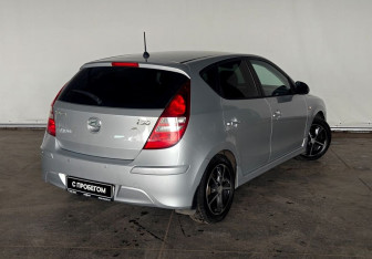 Подержанный автомобиль Hyundai i30 Hatchback 2010 года (4 фото)