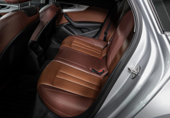 Подержанный автомобиль Audi A4 Sedan 2015 года (10 фото)