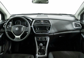 Подержанный автомобиль Suzuki SX4 Hatchback 2019 года (6 фото)